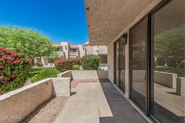 Building Photo - 985 N Granite Reef Rd