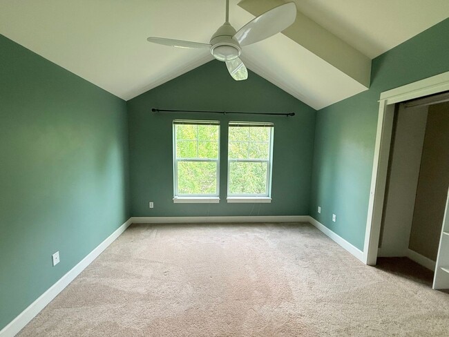 Building Photo - West Seattle Townhome