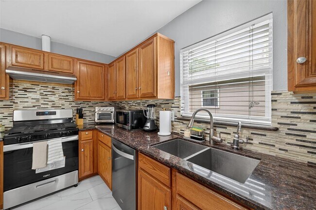 Building Photo - 7762 Eldergrove Ln