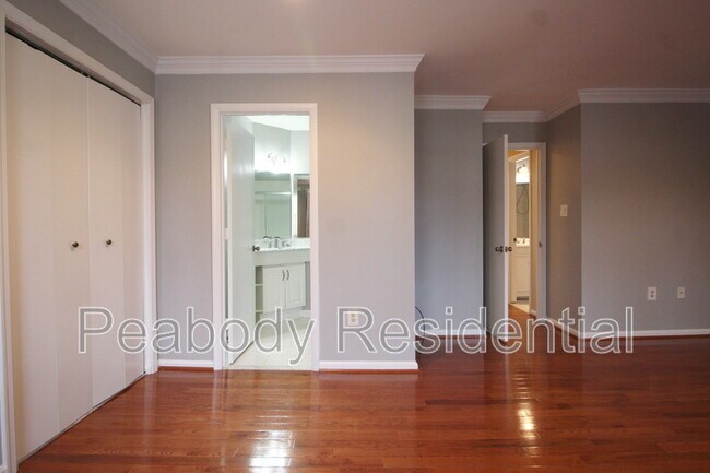 Building Photo - 8072 Sleepy View Ln