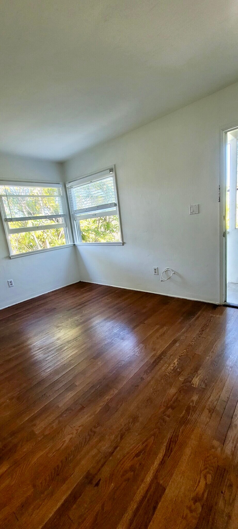 Building Photo - 4313 Mentone St