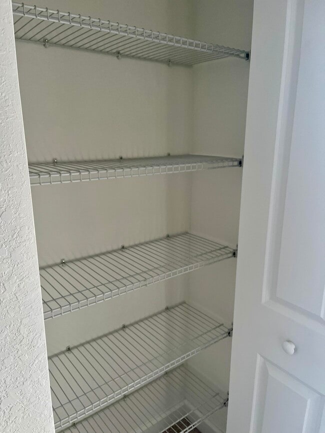 Building Photo - 2776 SE 26th Ave