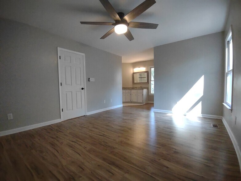 Building Photo - 110 Gun Club Dr