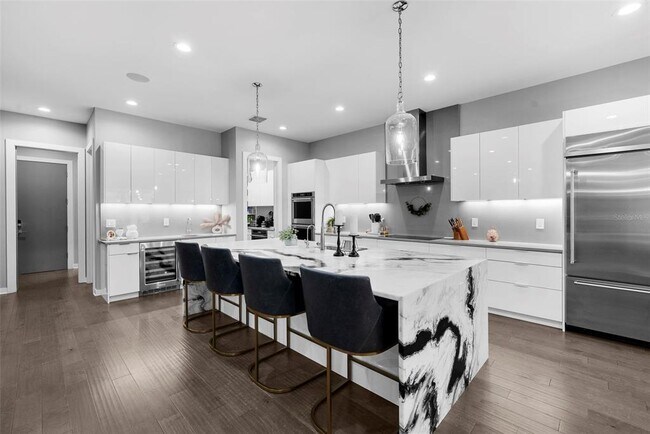 Building Photo - 3624 S Gardenia Ave