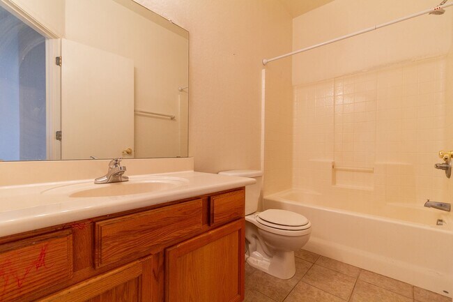 Building Photo - 2600 E Springfield Pl