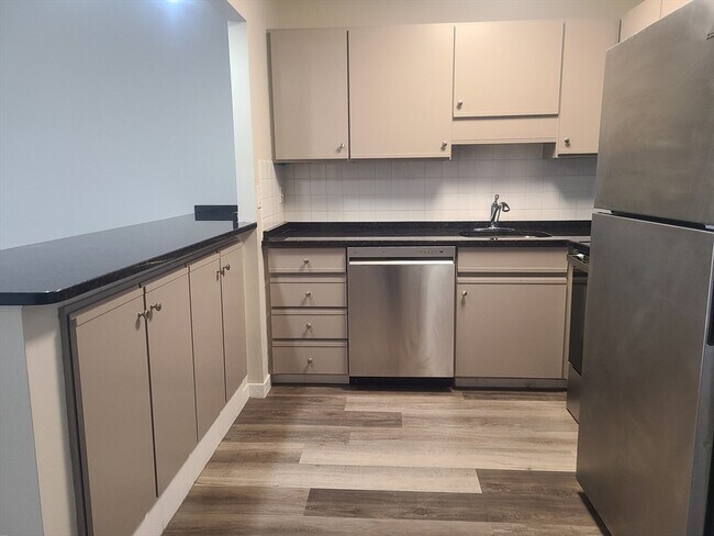 Building Photo - 576 Washington St