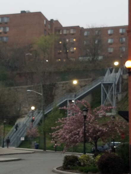 famous 100 steps 2 blocks away - 165 New York Ave