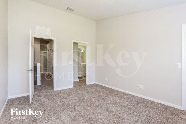 Building Photo - 6947 Roundleaf Dr