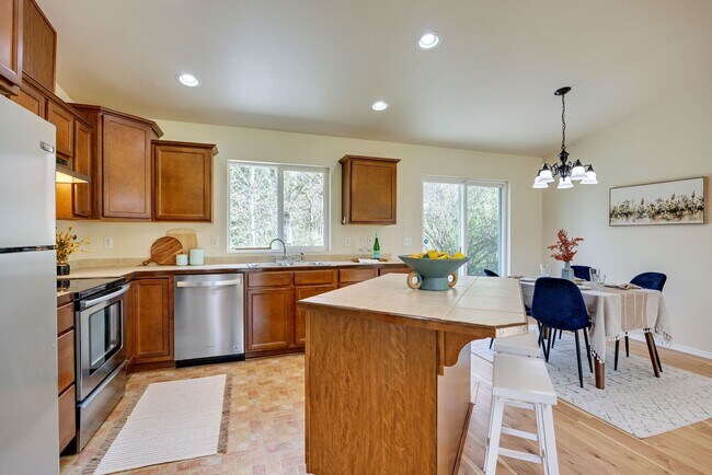 Building Photo - 3 Bedroom Rambler in Quiet Port Orchard Lo...