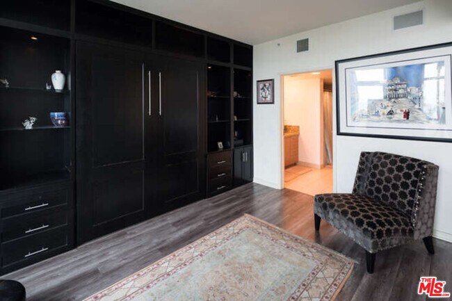 Building Photo - 13700 Marina Pointe Dr
