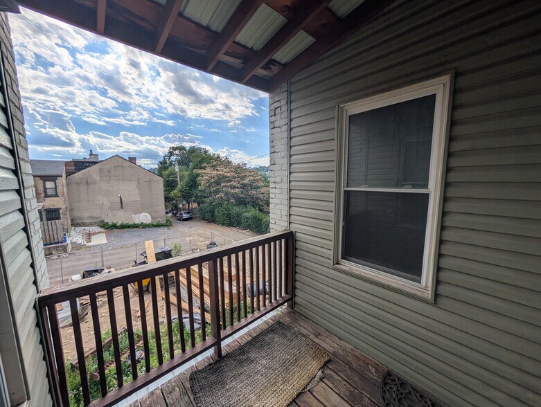 Balcony/Porch - 250 36th St