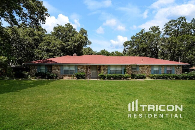 Primary Photo - 606 Meadow Grove Dr