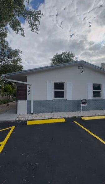 Building Photo - 922 NW 4th Ave