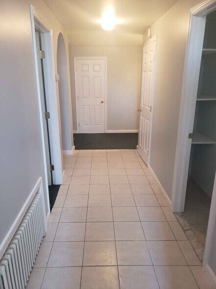 Building Photo - 274 Robin St