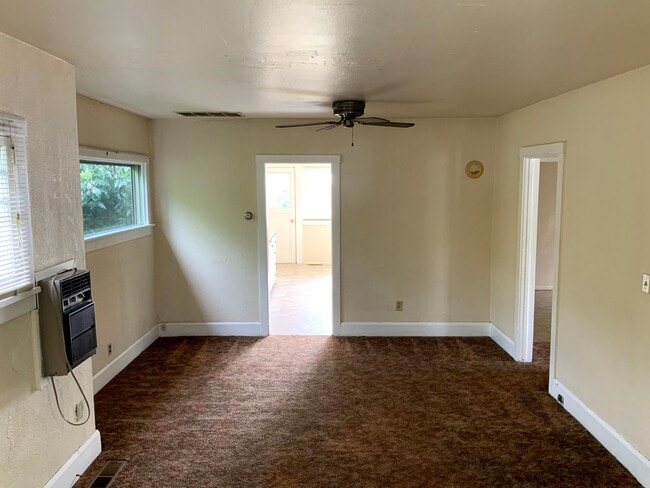 Building Photo - 3 Bedroom in Whiteaker Neighborhood