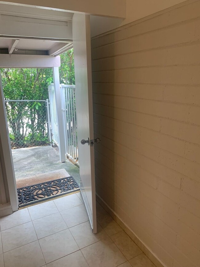 Building Photo - Steps From Kahala Beach Cute studio