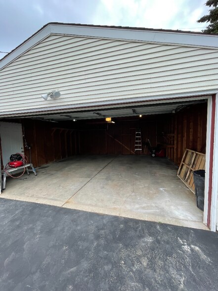 Building Photo - 4148 S Herman St