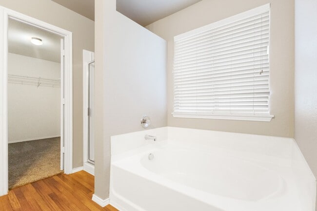 Building Photo - Well-Maintained 3-Bedroom Home – Ideal for Students & Professionals!