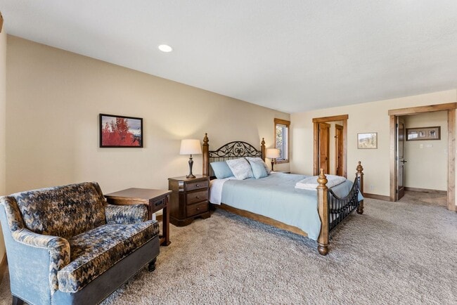 Building Photo - Breck 3-bedroom home with views! 12 month lease!