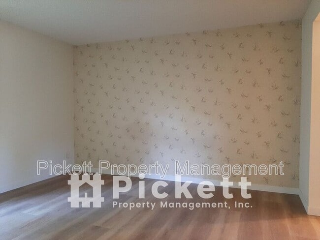 Building Photo - 770 NW Apple Blossom Loop