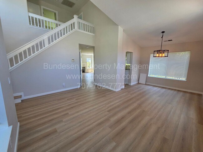Building Photo - 1736 Burgundy Ct
