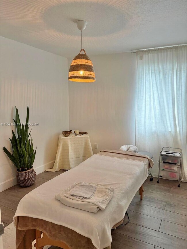 Building Photo - 555 NE 70th St