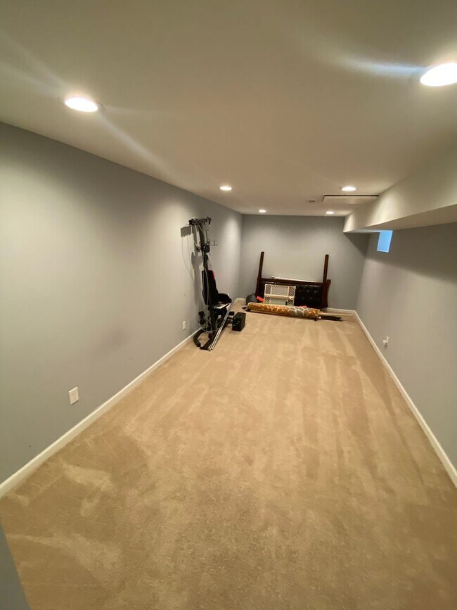 Building Photo - 5706 Warrington Ave