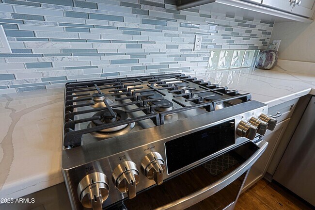 Building Photo - 6939 E Bramble Berry Ln