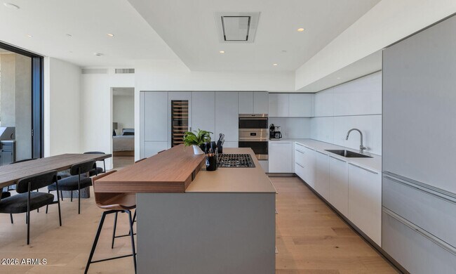 Building Photo - 6302 E Camelback Rd