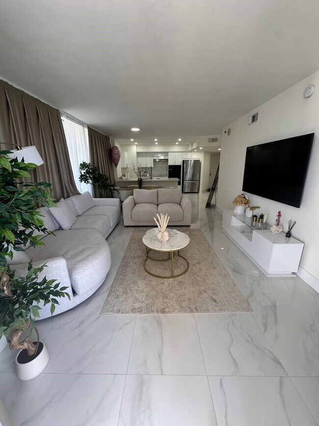 Building Photo - 1830 S Ocean Dr