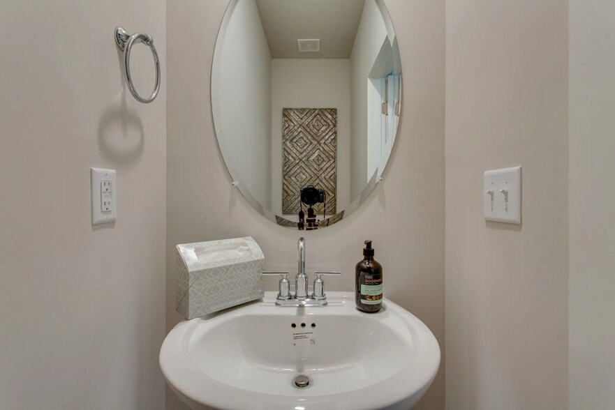 Building Photo - 2710 Fordham St