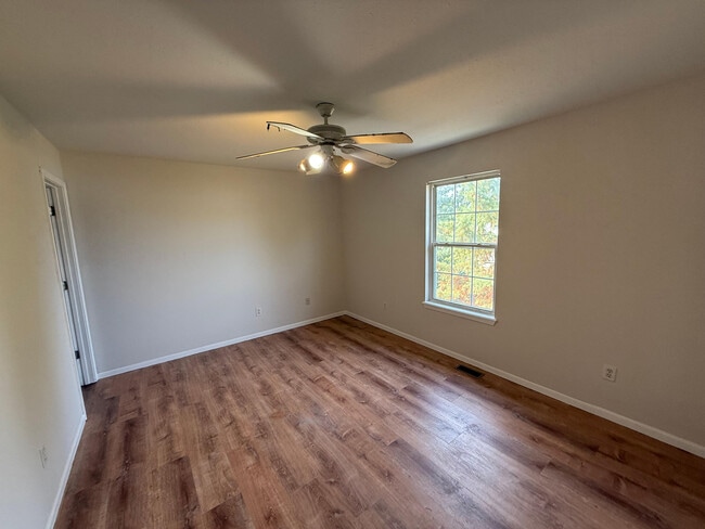 Building Photo - 1415 Raleigh Dr