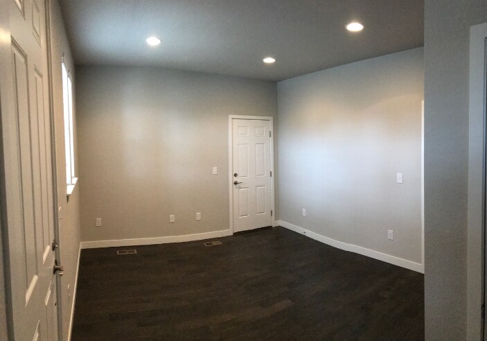 Building Photo - 2392 S Scranton St