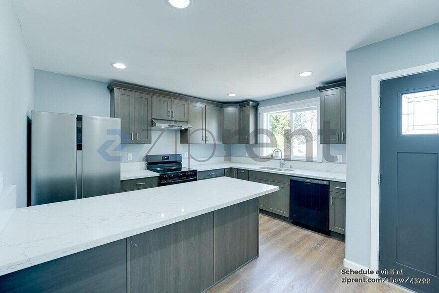 Building Photo - 5003 S Sheridan Ave