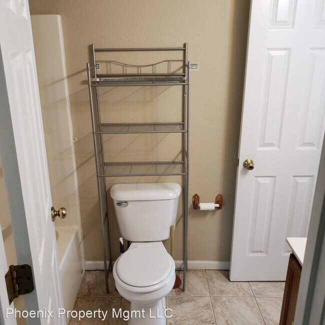 Building Photo - 3409-3411 Squirrel Dr