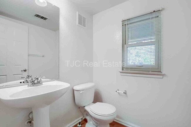 Building Photo - 3427 Florence Way