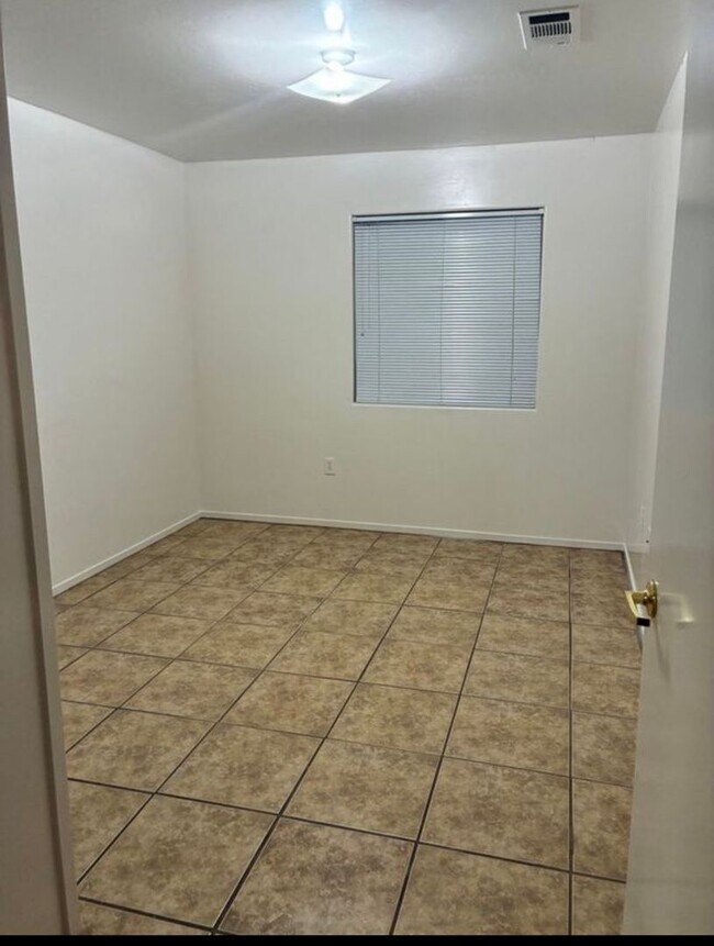 Building Photo - 5117