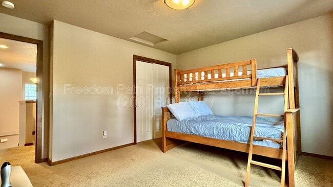 Building Photo - 406 Lundblad Pl