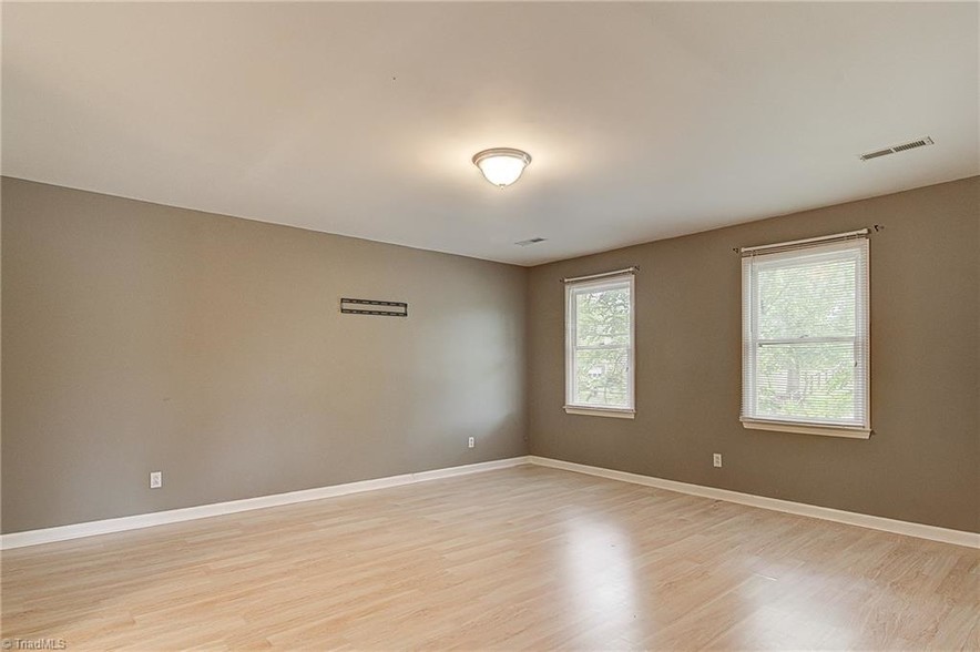 Building Photo - 1508 Trinity Garden Cir
