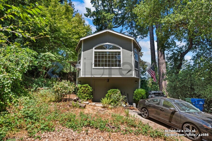 Building Photo - 17985 Helen Way