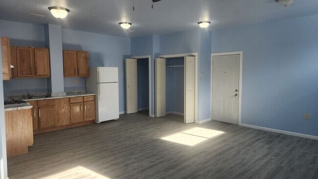 Building Photo - 4058 W Armitage Ave
