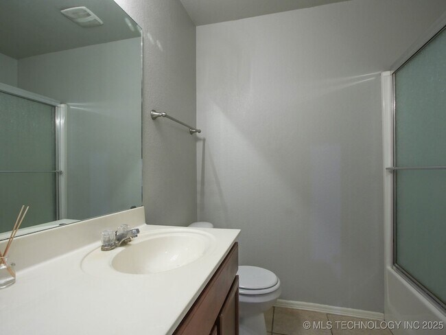 Building Photo - 16052 S 83rd E Ave