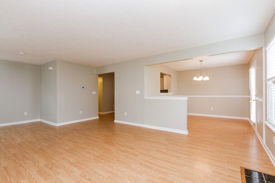 Building Photo - 10458 Wintergreen Way