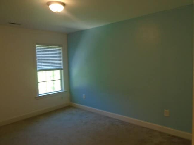 Building Photo - Stunning 5-Bedroom, 3.5-Bath Home with Bon...