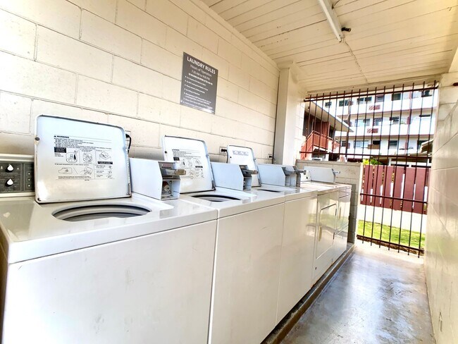 Building Photo - 816 Birch St