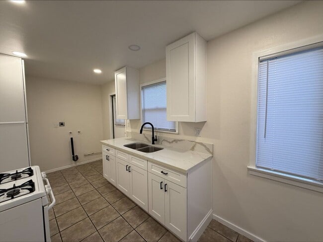 Building Photo - Cozy Upland Cottage 1bed + 1bath in a quiet neighborhood -  Available now