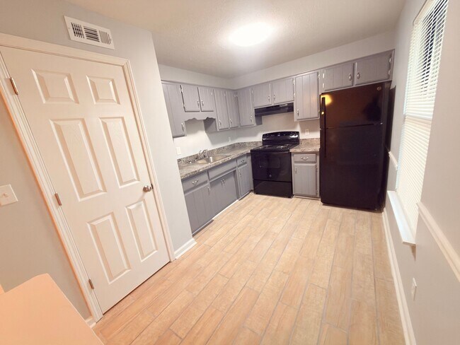 Building Photo - Floranna Park Apartments