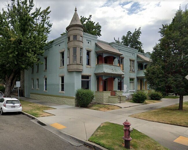 Primary Photo - 1326 W State St