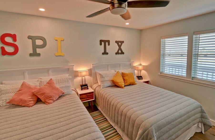 Building Photo - 200 Padre Blvd