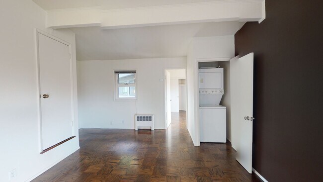 Interior Photo - Broadmoor Manor (112)